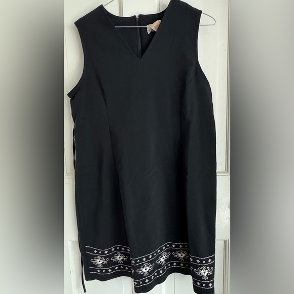 EUC Motherhood sleeveless dress. - Picture 1 of 4